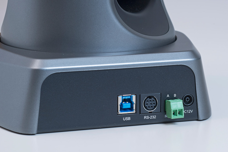 USBケーブルとACアダプターを接続するだけで使える