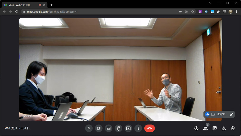 通常時は引きのアングルで全体を捉える。ただ、発言者の様子を細かく見えるようにしたいときは……