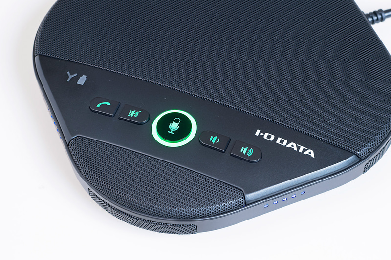 USBケーブルをPCに接続するだけで使用可能。オーディオケーブルで接続すればスマートフォンなどにも対応する