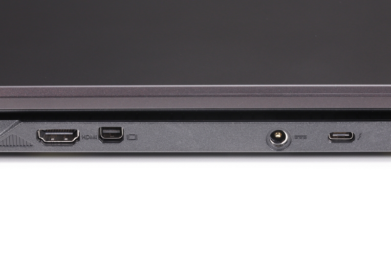 背面のインターフェイス。HDMI、Mini DisplayPort、電源端子、Thunderbolt 4