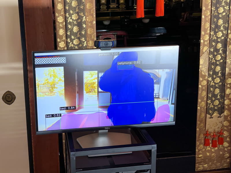 方丈の中に設置されたSemantic Segmentationを利用したAI。人間や携帯電話などを認識している