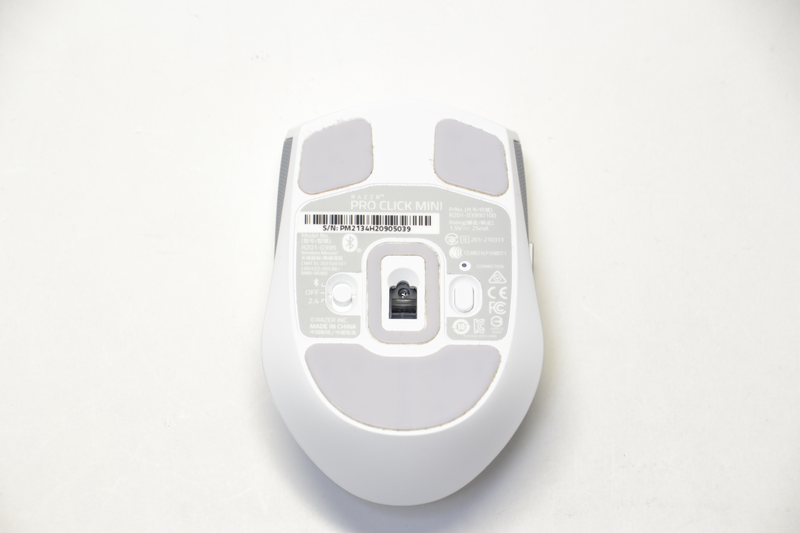 底面にあるスイッチで接続方法を切り替えられる