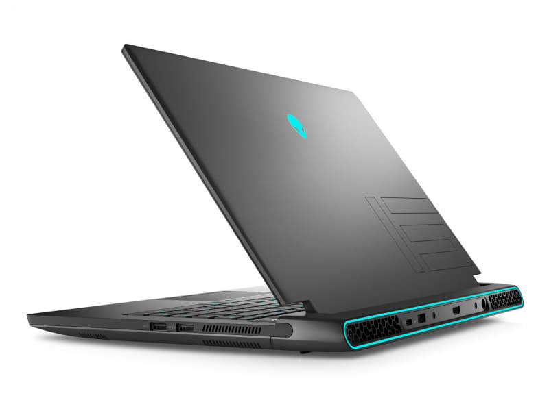 Alienware m15 R7(AMD)(写真提供：Dell)