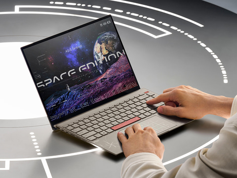 ASUS、天板に3.5型OLEDを搭載し宇宙耐久仕様のZenbookノート - PC Watch