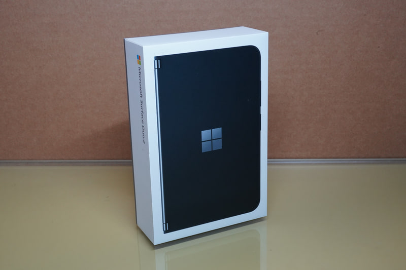 Surface Duo 2(米国版)の外箱