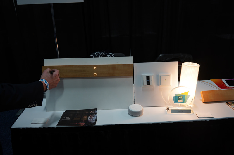 mui Labのデモ、Wake upと手書きして送信するとランプが点く