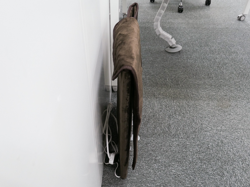 薄いが自立する