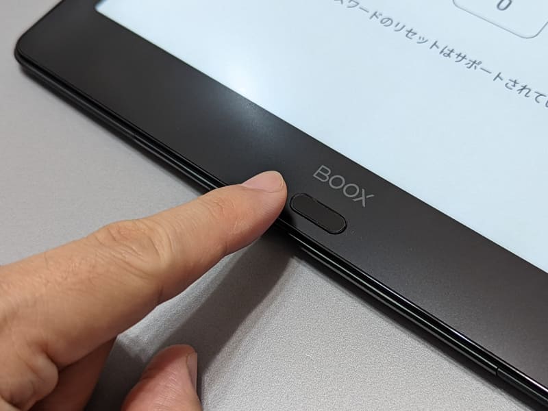 画面下にある指紋センサー内蔵のボタンはデフォルトでは「戻る」が割り当てられている