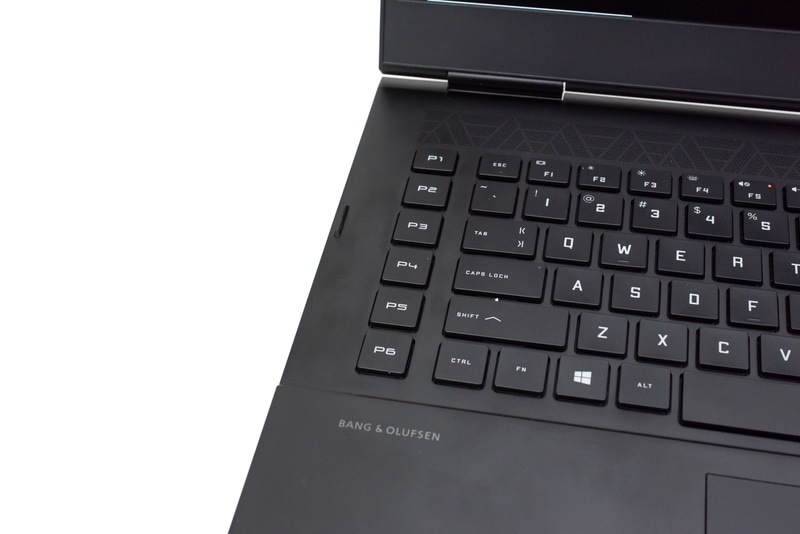 左端にマクロキーを6つ配置しており、専用アプリから任意の操作をプログラムできる