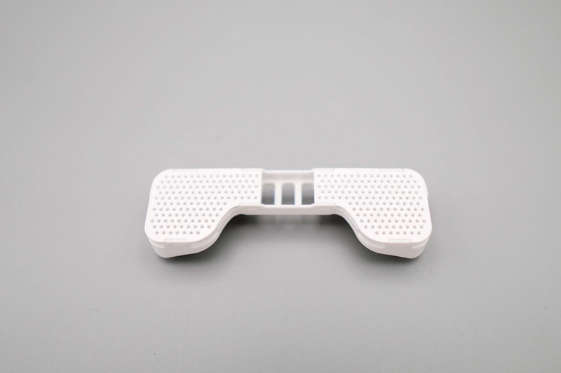 中央の給水プレートは取り外して、穴の内部を水でまんべんなく満たす