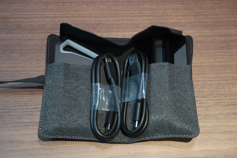 本体などを収納できるポーチ