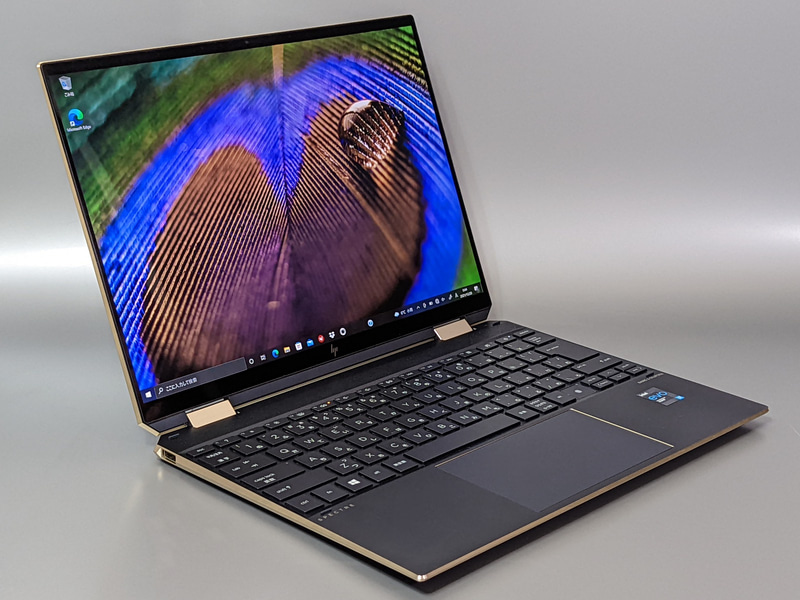 日本HP「<a href="https://jp.ext.hp.com/notebooks/personal/spectre_x360_14_ea0000/" class="n" target="_blank">HP Spectre x360 14-ea</a>」。画面サイズは14型、OSはWindows 10 Pro