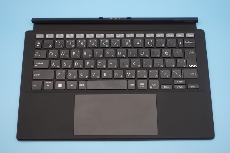 キーボード。横幅が広くキーは押しやすい