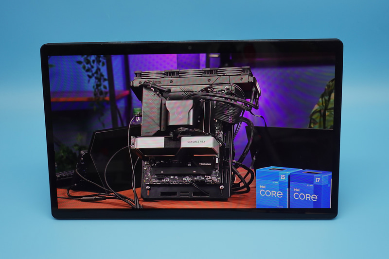 写真では表現できないが色鮮やかで臨場感の高いディスプレイ