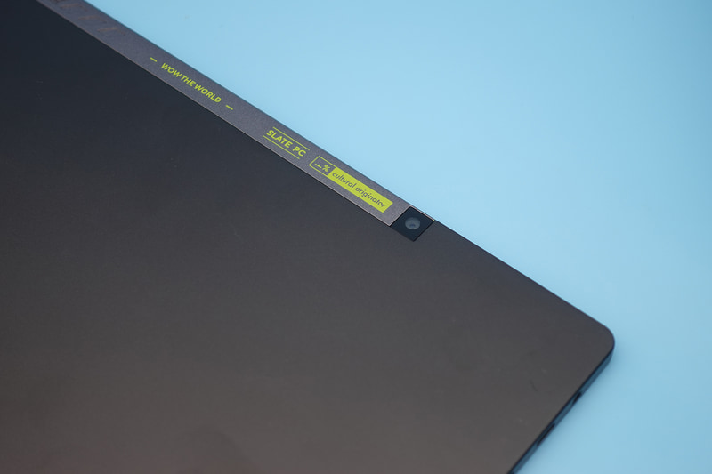 背面カメラはオートフォーカス対応の1,258万画素