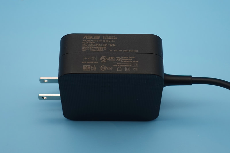 アダプタは65W出力