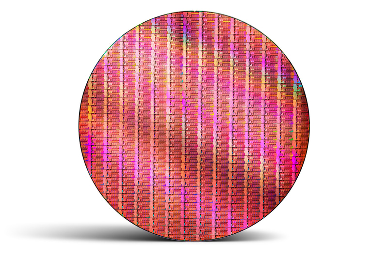 第12世代Coreのウェハ(写真提供：Intel)