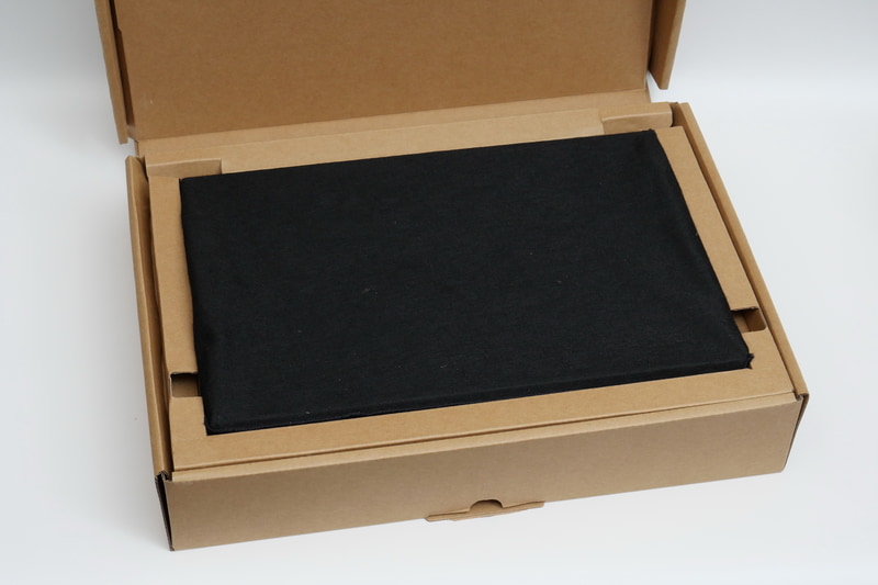 本体カバーなど可能な限りリサイクル可能な紙素材を採用するなど、環境負荷を最小限にするパッケージとなっている