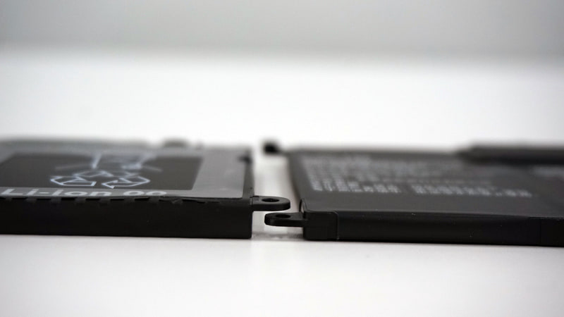 バッテリは左右幅も大きくなり、厚みも増した。写真左が新しい53Whのもの<br>※写真提供：VAIO株式会社