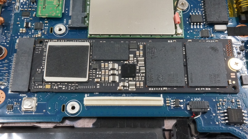 SSDはPCI Express 4.0準拠で高速なため発熱が大きい<br>※写真提供：VAIO株式会社