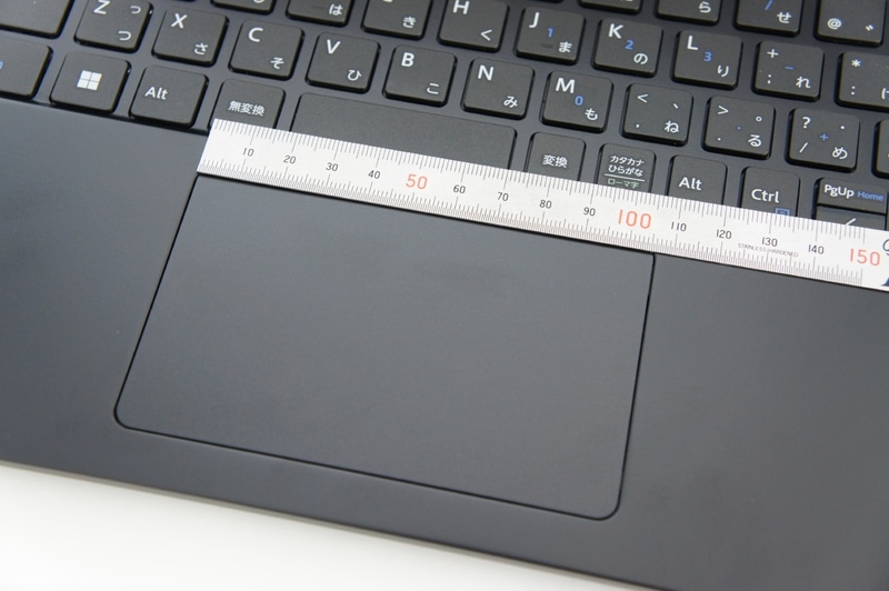 タッチパッドは約106×66mm(幅×奥行き)と横にやや長め