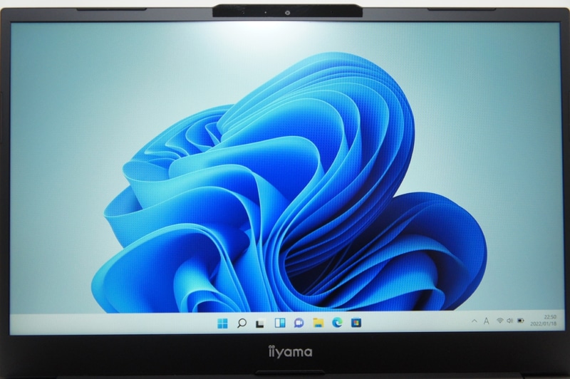 ディスプレイは14型のフルHD液晶