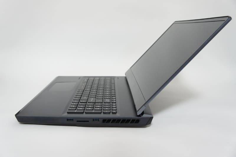 ディスプレイはここまで開く