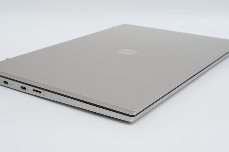 天板に東レの新構成カーボンを採用することで、局所的な加圧にも耐える剛性を実現