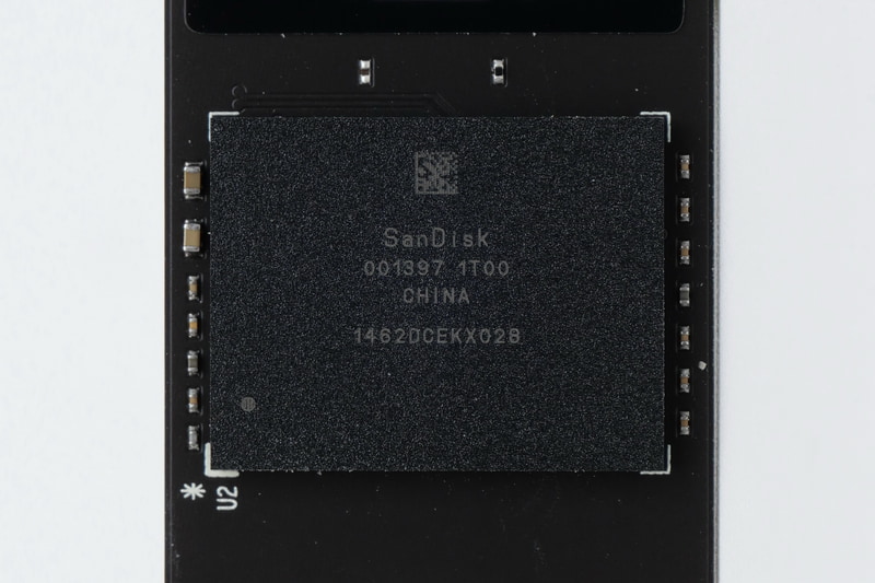 搭載するNANDフラッシュメモリは1チップのみ。112層3D TLC NAND(BiCS5)を採用している