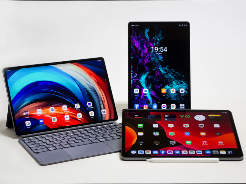 iPad Pro 12.9＠M1、Tab P11 Proとの比較。写真からはわかりにくいが、OLEDとミニLEDでは映りがやはり違う。黒の締まりはOLEDが断然良い