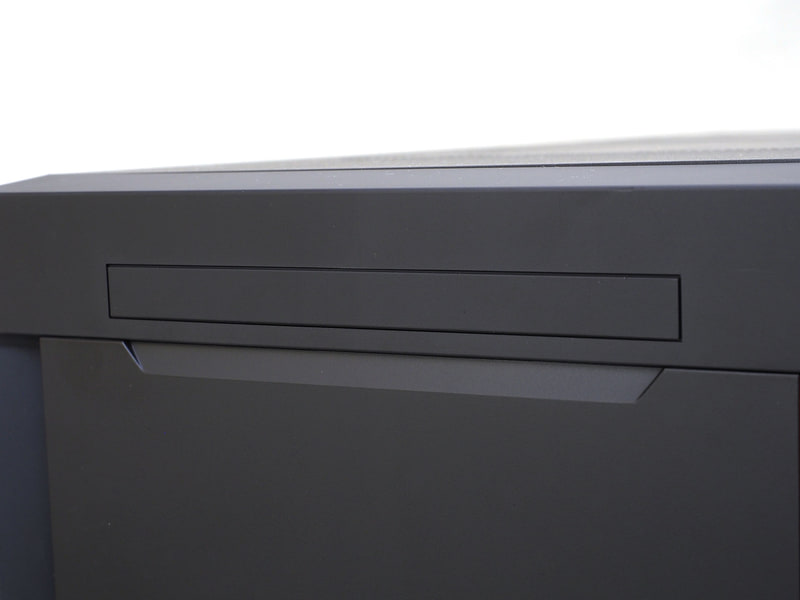 スリム光学ドライブベイ1基を備える