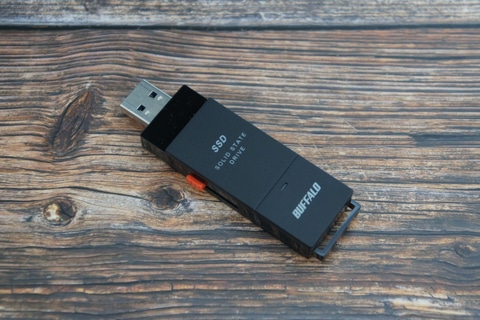 速くて小さいSSDは便利しかない!バッファロー製“スティック型SSD”はPC 速くて小さいSSDは便利しかない!バッファロー製“スティック型SSD”はPC