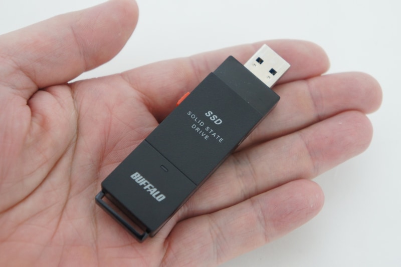 見た目は完全にUSBメモリだ