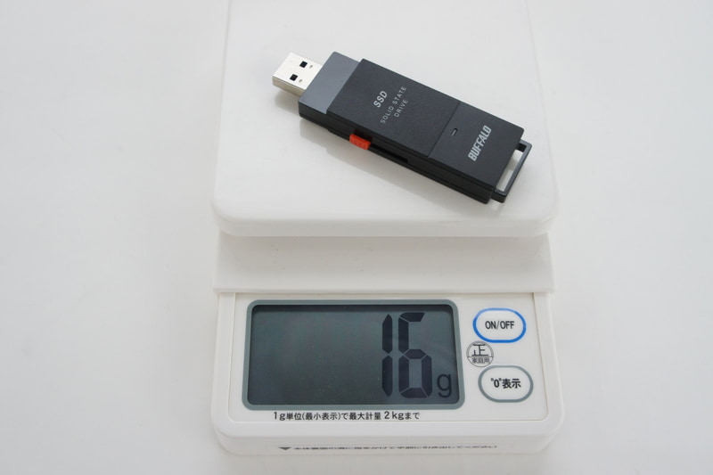 重量は実測で16gと非常に軽量だ