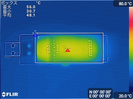 サーモグラフィーのFLIRで表面の温度を確かめた。白い線で囲まれている部分が測定範囲だ。最低30.7℃、平均48.1℃、最高56.0℃となった