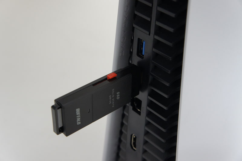 SSD-PUT1.0U3-B/Nは背面のUSB 3.2 Gen 2(10Gbps)仕様のUSBポートに接続する