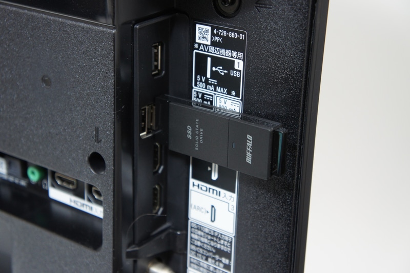 SSD-PUT1.0U3-B/NはUSBポートに直接挿し込めるのでTVの録画用ストレージとしてもスマートに使える