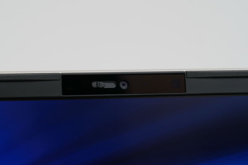 Webカメラは1080p対応の約200万画素カメラを搭載。Windows Hello対応の顔認証カメラとしても機能する