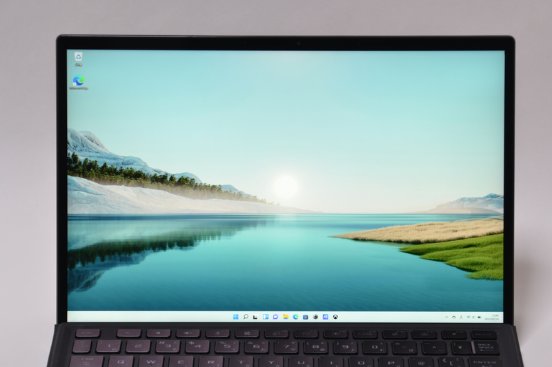 ディスプレイは色味も鮮やかでとても明るい