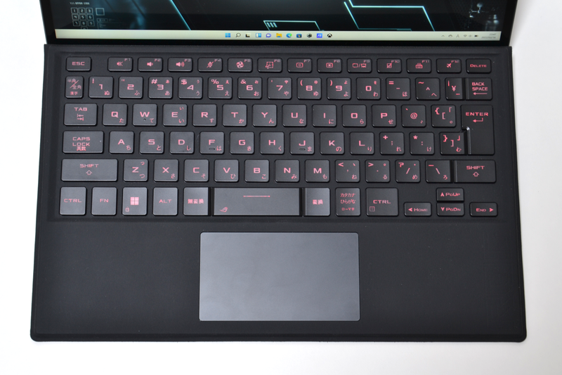 取り外し可能なキーボード。バックライトも搭載している