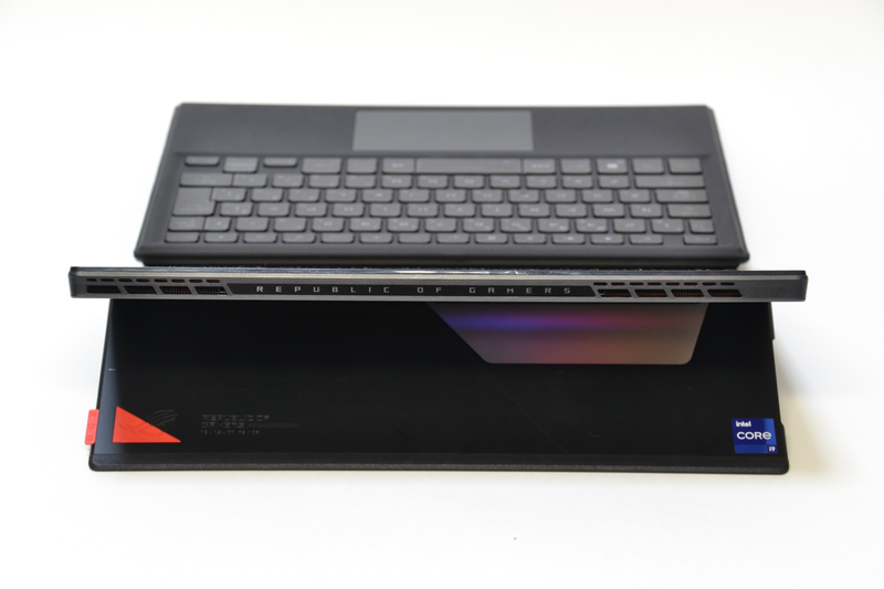 上面はファンの排気口のみ