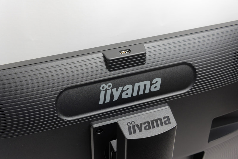 上面にもUSBポート。ここに付属Webカメラを差し込む