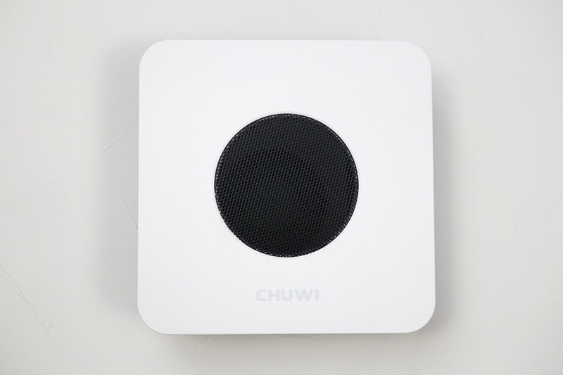 本体上部にファンを装備するため、ファンの回転音が耳につく