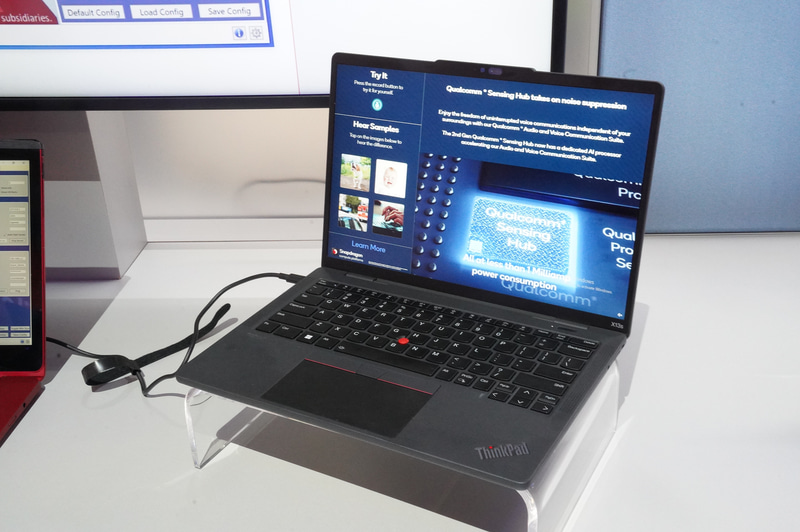 ThinkPad X13s、13.3型16:10のWUXGA(1,920×1,200ドット)のIPSパネルを搭載したモバイルノートPC。重量は1.06kgからと比較的軽量。49.5Whのバッテリで28時間駆動を実現