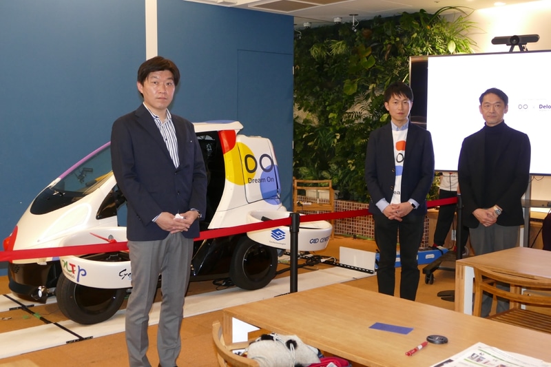 左からデロイト トーマツ 海野浩三氏、Dream On 代表 中村翼氏、三菱地所 佐野洋志氏