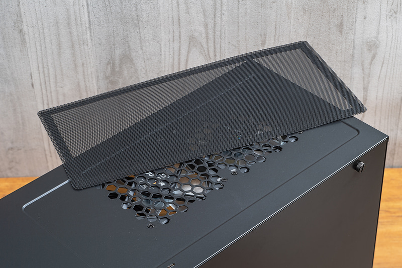 後ろ寄りフィルタはマグネット式