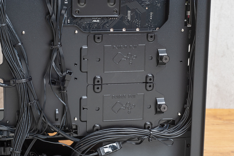 2.5インチシャドウベイはマザーボードベース裏