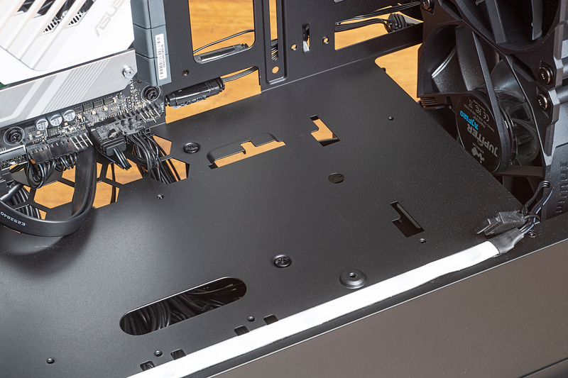 2.5インチシャドウベイを電源カバー部分に移設できる