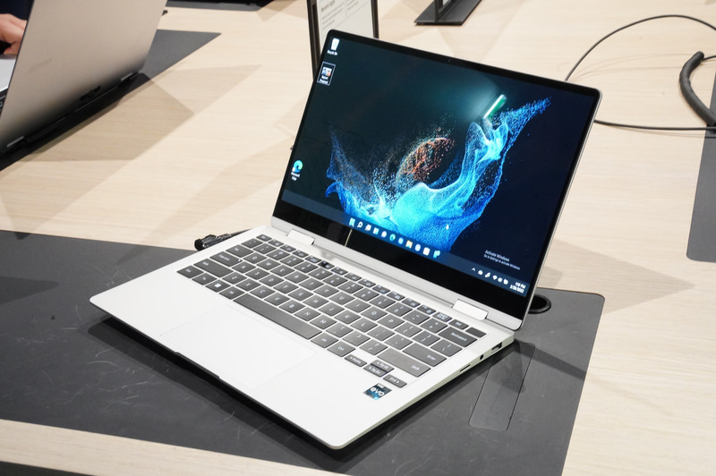 Galaxy Book2 Pro 360 13.3型