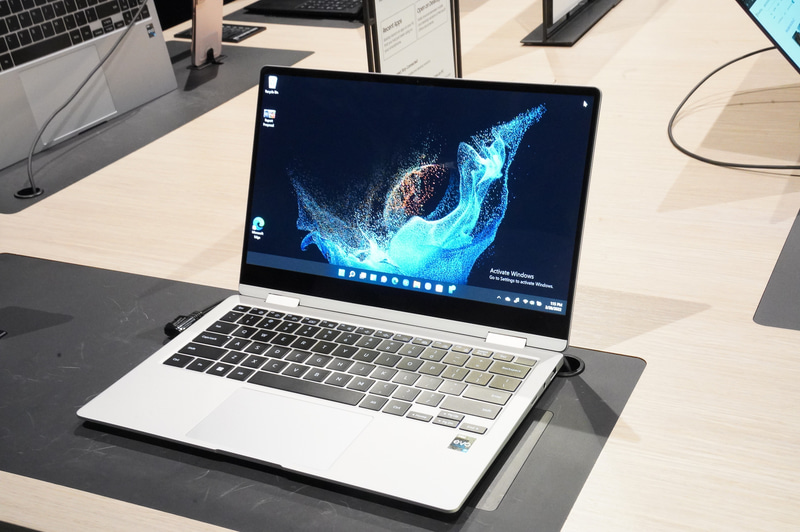 Galaxy Book2 Pro 360 13.3型